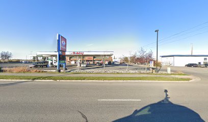 Holiday Liquor Store - Licorería en Bayshore / Klatt Holiday Liquor Store - Licorería en Bayshore / Klatt