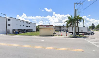 Tiny's Package Store - Licorería en Belle Glade