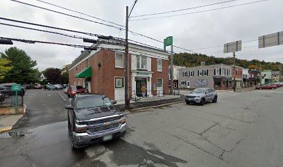 BEER CAVE - Licorería en Colebrook