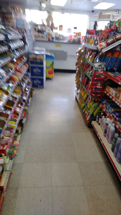 Cavalier Liquor - Licorería en Fresno