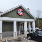 NH Liquor & Wine Outlet - Licorería en New Hampton