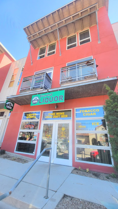 Everest Liquor & Smoke - Licorería en Austin Everest Liquor & Smoke - Licorería en Austin
